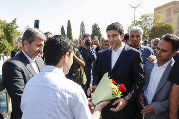 حضور سیدستار هاشمی،وزیر ارتباطات و فناوری اطلاعات در گلستان شهدا