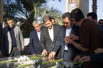 حضور سیدمحمد اتابک،وزیر صمت در گلستان شهدا اصفهان
