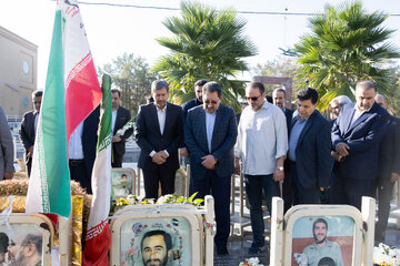 حضور سیدمحمد اتابک،وزیر صمت در گلستان شهدا اصفهان
