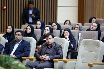 تیمور حسین‌نژاد معاون روابط عمومی استانداری اردبیل  در نشست با بانوان فرهیخته استان اردبیل