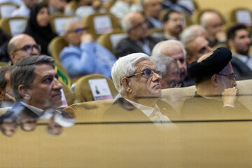 محمدرضا عارف، معاون اول رئیس‌جمهور در همایش شصت و چهارمین سال جایزه البرز