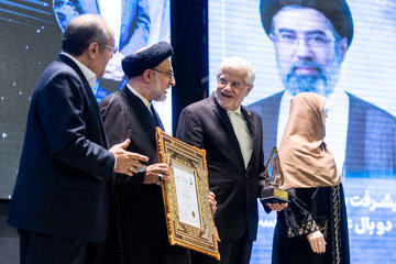 تجلیل از برگزیدگان علمی کشور در همایش شصت و چهارمین سال جایزه البرز