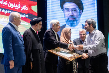 تجلیل از برگزیدگان علمی کشور در همایش شصت و چهارمین سال جایزه البرز