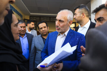  سیدحمید پورمحمدی رئیس سازمان برنامه و بودجه کشور دربهره‌برداری از مجتمع آموزشی سردار شهید «حسین پورجعفری» در کرمان با ۴۸ کلاس درس