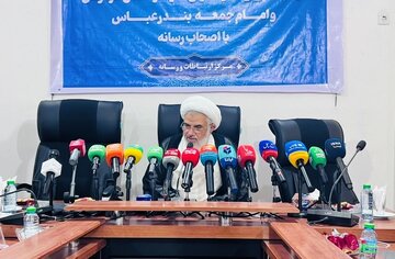 نماینده ولی فقیه در هرمزگان: خبرنگاران در هدایت افکار عمومی نقش تعیین‌کننده دارند