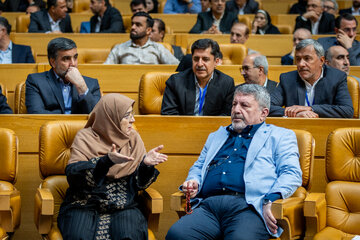 الیاس حضرتی و فاطمه مهاجرانی در مراسم بیست و یکمین جشنواره شهید رجایی با حضور رئیس جمهور