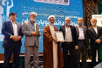 تجلیل از ابوذر پورمدنی، رئیس جهاددانگشاهی واحد صنعتی اصفهان 