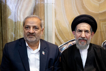  سید محمدحسن ابوترابی‌فرد و علیرضا کاظمی، وزیر آموزش و پرورش در مراسم یادبود دولتمردان شهید