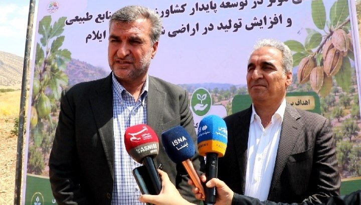 همزمان با هفته دولت؛ ۳۳ پروژه با اعتبار ۴۶۹ میلیارد تومان در ایوان افتتاح و کلنگ‌زنی شد