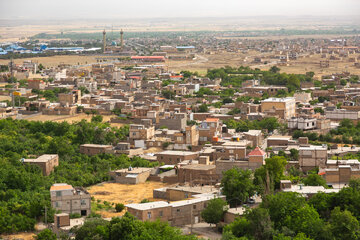 چشم‌اندازی از محله خور سفلی در شهر خور؛ این شهر دارای چهار محله خور علیا، خور سفلی، شهرک امام رضا(ع) و ساحل برج است و به‌دلیل معماری پلکانی خانه‌ها، به «ماسوله خراسان» شهرت دارد.
