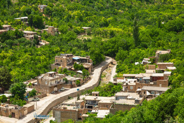 خور؛ شهر پلکانی در دامنه‌های بینالود