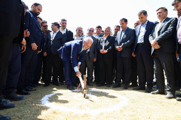 کلنگ زنی توسعه بیمارستان سیدالشهدا لردگان با حضور سیدحمید پورمحمدی معاون رئیس‌جمهور و رئیس سازمان برنامه و بودجه کشور