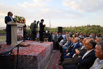 افتتاح خانه فرهنگ و هنر داراب افسر در روستای دستگرد چغاخور با حضور سیدحمید پورمحمدی معاون رئیس‌جمهور و رئیس سازمان برنامه و بودجه کشور