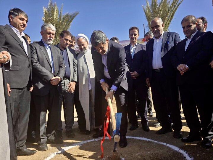 آغاز ساخت بستان‌سرای وحشی بافقی با حضور وزیر ارشاد