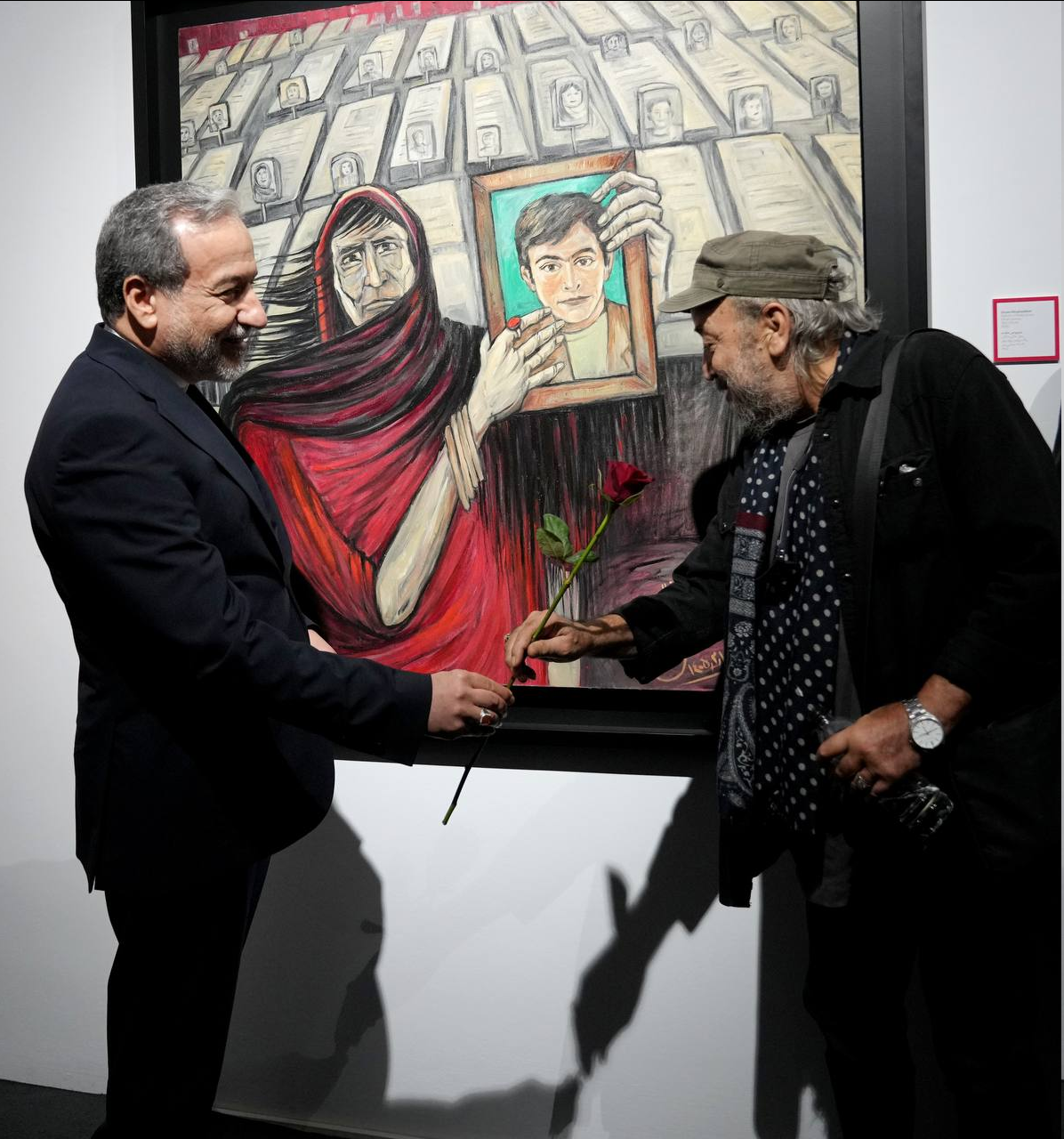 عراقچی: امیدوارم بتوانیم نمایشگاه گروهی نقاشی از «مدرسه میناب» را خارج از کشور برگزار کنیم