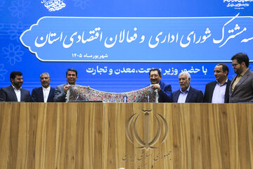 جلسه مشترک شورای اداری و فعالان اقتصادی استان کرمان با حضور سید محمد اتابک وزیر صنعت، معدن و تجارت