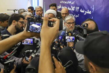 حسین سیمایی صراف، وزیر علوم، تحقیقات و فناوری در افتتاح مدرسه ۱۲ کلاسه آموزش و پرورش ناحیه ۵ 