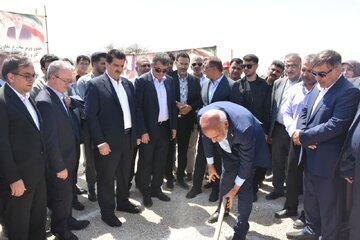 آغاز عملیات اجرایی فاز دوم نیروگاه خورشیدی ۹۵ مگاواتی فیروزآباد با حضور وزیر کار