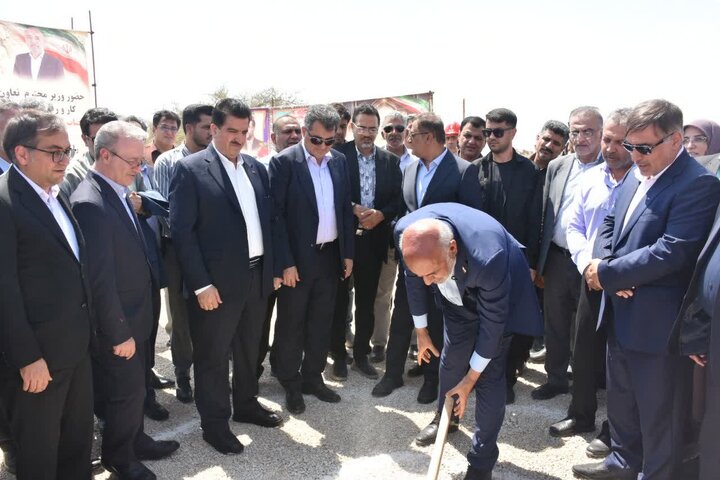 آغاز عملیات اجرایی فاز دوم نیروگاه خورشیدی ۹۵ مگاواتی فیروزآباد با حضور وزیر کار