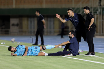 حنیف عمران زاده مربی و سعید اخباری سرمربی تیم چادرملو در هفته چهارم لیگ برتر فوتبال