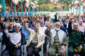 از راست، سردار سرتیپ پاسدار مجتبی فدا، فرمانده سپاه صاحب‌الزمان (عج) استان اصفهان، سردار سرتیپ پاسدار، محمدرضا نقدی، مشاور عالی فرمانده کل سپاه پاسدارن جمهوری اسلامی ایران، مهدی جمالی‌نژاد، استاندار اصفهان و حجت‌الاسلام اسدالله جعفری، رئیس کل دادگستری استان اصفهان 