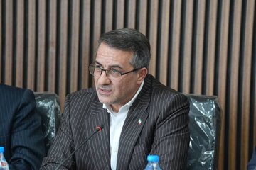 معاون رئیس‌جمهور: مردم نباید در پیچ‌وخم اداری سرگردان شوند