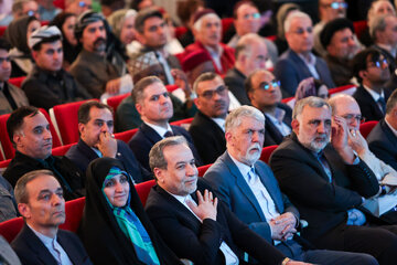 سید عباس عراقچی وزیر امور خارجه و سید عباس صالحی، وزیر فرهنگ و ارشاد اسلامی در مراسم آیین «روایت رحمت»