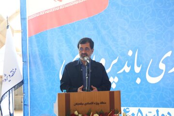 استاندار قم: فرودگاه قم به شبکه ریلی و جاده‌ای متصل می‌شود