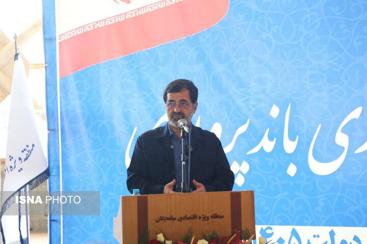 استاندار قم: فرودگاه قم به شبکه ریلی و جاده‌ای متصل می‌شود
