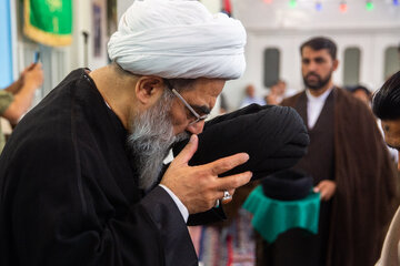 مراسم عمامه گذاری طلاب در روز میلاد پیامبر گرامی اسلام(ص) و امام جعفر صادق(ع) توسط آیت الله فاضل لنکرانی - قم