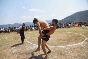کشتی در ۲ زمان ۵ دقیقه ای وبا ۱ دقیقه استراحت برگزار شده وچنانچه کشتی پایان نیابد با ۳ دقیقه وقت اضافه ادامه پیدا میکند.