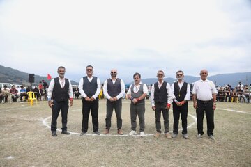مسابقات کشتی سنتی لوچو روستای کلاریجان-سوادکوه. داوری مسابقات کشتی لوچو توسط سه تا از پیشکسوتان این رشته انجام می شود