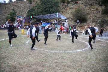  رقص سنتی و محلی  چکه سما در حاشیه مسابقات کشتی سنتی لوچو روستای کلاریجان - سوادکوه.