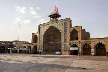 مسجد النبی، مسجدی در شهر قزوین است. این مسجد که مساحتی قریب به ۱۴۰۰۰ متر مربع دارد، کتیبه‌هایی دارد که بر طبق آن فتحعلی‌شاه قاجار بانی مسجد ثبت شده است. اما شواهدی دال بر وجود مسجد در دوران صفوی نیز وجود دارد و معمار بنا را شخصی به نام استاد میرزای شیرازی دانسته‌اند. این مسجد در سال ۱۱۶۶ هجری شمسی ساخته شده، بر اساس وجود کتیبه‌های باستانی موجود در مسجدالنبی، این مسجد به همراه مسجد امام تهران و مسجد سلطانی بروجرد از بناهای تاریخی ساخته شده در دوران فتحعلی شاه قاجار به شمار می‌روند.