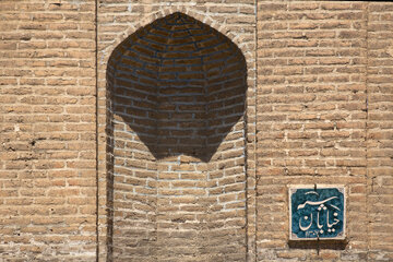 خیابان سپه قزوین نخستین خیابان طراحی‌شده ایران است .