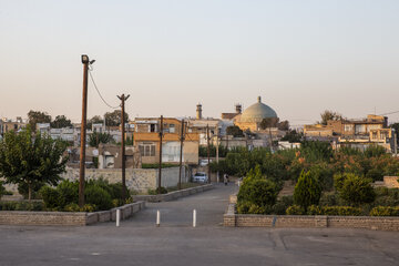 محله تاریخی دباغان در جوار امامزاده حسین (ع) یکی از محلات کهن قزوین است که پیش از این به محله «کهن بر» نیز شناخته می‌شد. این محله که سابقه حداقل ۱۳۰۰ ساله در تاریخ شهرسازی قزوین دارد، با توجه به موقعیت جغرافیایی و بافت جمعیتی از محلاتی است که نقش تعیین کننده‌ای در هویت تاریخی و پیشینه فرهنگی قزوین داشته است.