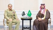 دیدار و گفت‌وگوی وزیر دفاع عربستان و فرمانده ارتش پاکستان