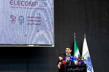  ستار هاشمی  وزیر ارتباطات در مراسم افتتاح بیست‌ونهمین نمایشگاه بین‌المللی الکامپ 