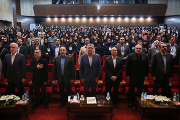 محمدرضا ظفرقندی، وزیر بهداشت، درمان و آموزش پزشکی در آیین گرامیداشت روز پزشک در تالار علوم دانشگاه فردوسی مشهد 