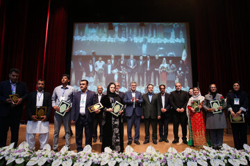 محمدرضا ظفرقندی، وزیر بهداشت، درمان و آموزش پزشکی در آیین گرامیداشت روز پزشک در تالار علوم دانشگاه فردوسی مشهد 