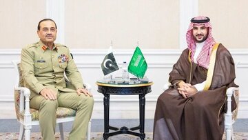 دیدار و گفت‌وگوی وزیر دفاع عربستان و فرمانده ارتش پاکستان