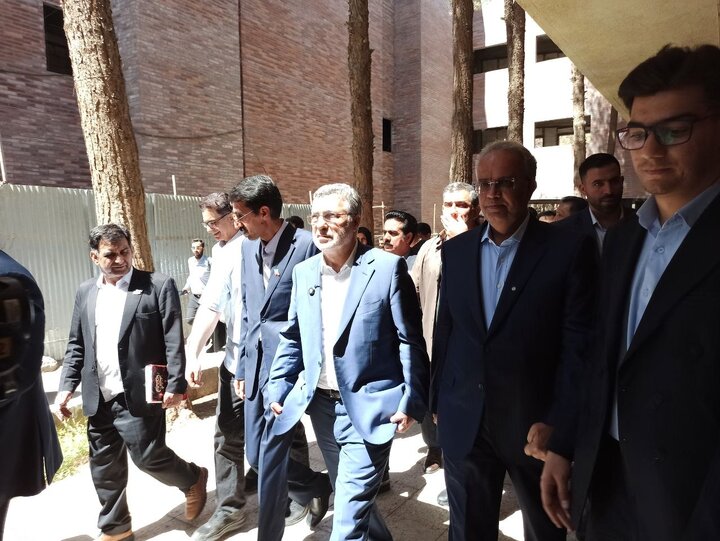 تلاطم بنزین قاچاق در کوچه‌ها و نفس تنگ «سلامت» دربیمارستانها؛ واقعیت تلخ سیستان و بلوچستان