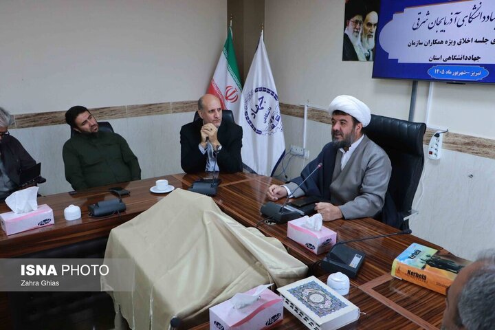 نخبه علمی بودن با نخبه انسانیت بودن تفاوت دارد