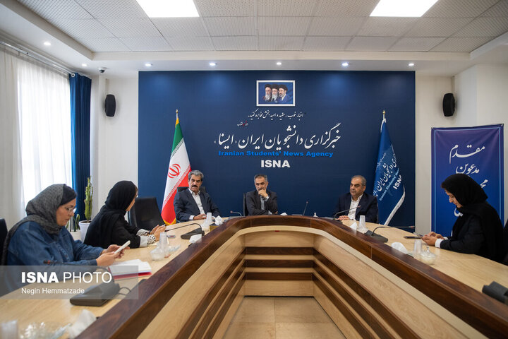 نشست رسانه///چالشهای پیشروی رسانههای ایران، از بحران مرجعیت تا اقتصاد رسانه