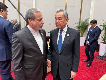 دیدار عراقچی و وانگ یی در بیشکک