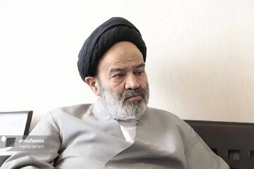 ابوالحسن نواب: جنگ و صلح از اختیارات رهبری است اجتهاد نکنید