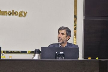 راه مبارزه با نفوذ، بستن درهای ارتباطات علمی نیست