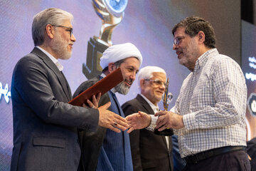 تقدیر از برگزیدگان نخستین جایزه دیپلماسی فرهنگی و عمومی جمهوری اسلامی ایران