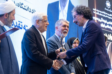 تقدیر از برگزیدگان نخستین جایزه دیپلماسی فرهنگی و عمومی جمهوری اسلامی ایران