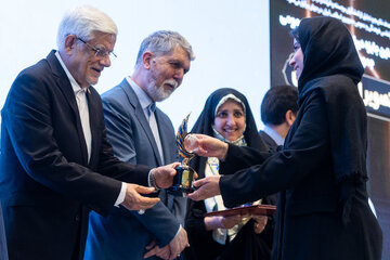 تقدیر از برگزیدگان نخستین جایزه دیپلماسی فرهنگی و عمومی جمهوری اسلامی ایران